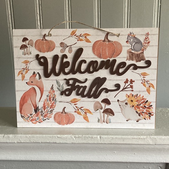 NWT- Adorable- Wooden Hello Fall- Critters Decoration Sign ๐ฟ๏ธ๐ฆ๐โ๐ซ๐ - Picture 10 of 17